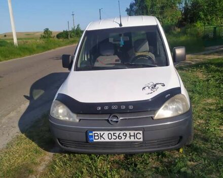Белый Опель Комбо груз.-пасс., объемом двигателя 0 л и пробегом 293 тыс. км за 3200 $, фото 3 на Automoto.ua