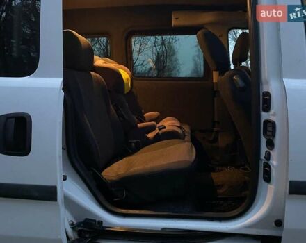 Белый Опель Комбо груз.-пасс., объемом двигателя 1.3 л и пробегом 426 тыс. км за 4200 $, фото 12 на Automoto.ua