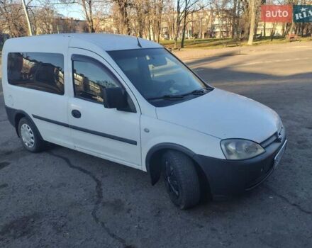 Белый Опель Комбо груз.-пасс., объемом двигателя 1.25 л и пробегом 200 тыс. км за 2450 $, фото 3 на Automoto.ua