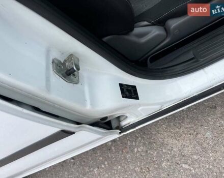 Білий Опель Комбо вант.-пас., об'ємом двигуна 1.2 л та пробігом 268 тис. км за 4300 $, фото 28 на Automoto.ua