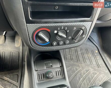 Білий Опель Комбо вант.-пас., об'ємом двигуна 1.2 л та пробігом 268 тис. км за 4300 $, фото 53 на Automoto.ua