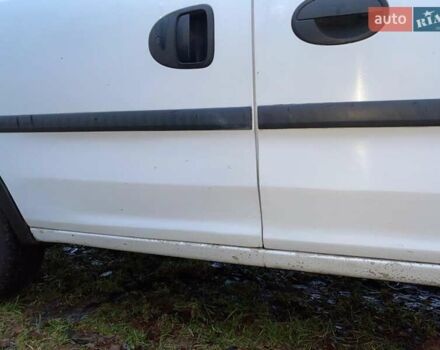 Белый Опель Комбо груз.-пасс., объемом двигателя 1.3 л и пробегом 426 тыс. км за 4200 $, фото 17 на Automoto.ua