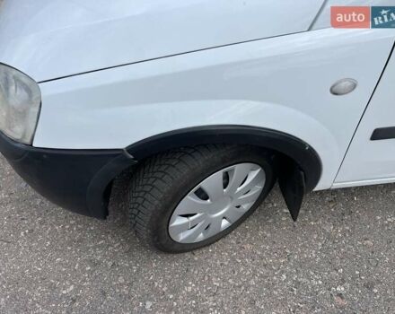 Білий Опель Комбо вант.-пас., об'ємом двигуна 1.2 л та пробігом 268 тис. км за 4300 $, фото 10 на Automoto.ua