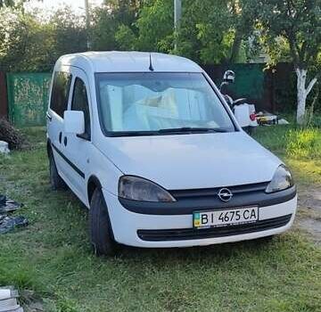 Белый Опель Комбо груз.-пасс., объемом двигателя 1.2 л и пробегом 254 тыс. км за 4150 $, фото 2 на Automoto.ua