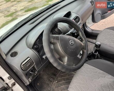 Білий Опель Комбо вант.-пас., об'ємом двигуна 1.2 л та пробігом 268 тис. км за 4300 $, фото 50 на Automoto.ua
