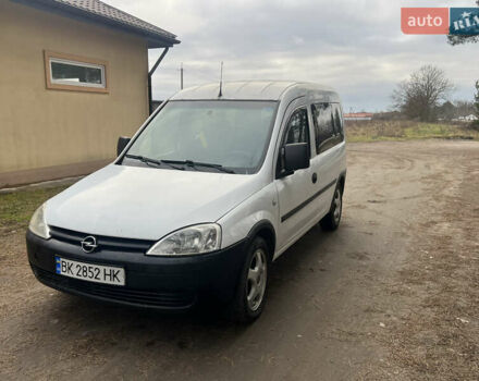 Белый Опель Комбо груз.-пасс., объемом двигателя 1.25 л и пробегом 290 тыс. км за 2900 $, фото 13 на Automoto.ua