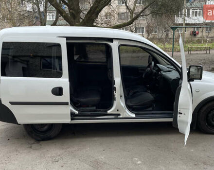 Білий Опель Комбо вант.-пас., об'ємом двигуна 1.25 л та пробігом 365 тис. км за 4000 $, фото 7 на Automoto.ua