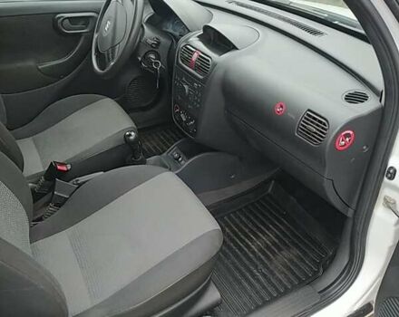 Белый Опель Комбо груз.-пасс., объемом двигателя 1.7 л и пробегом 178 тыс. км за 3900 $, фото 6 на Automoto.ua