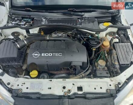 Белый Опель Комбо груз.-пасс., объемом двигателя 1.25 л и пробегом 220 тыс. км за 4999 $, фото 10 на Automoto.ua