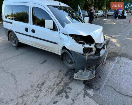 Білий Опель Комбо вант.-пас., об'ємом двигуна 1.3 л та пробігом 260 тис. км за 1100 $, фото 1 на Automoto.ua