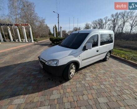 Белый Опель Комбо груз.-пасс., объемом двигателя 1.25 л и пробегом 395 тыс. км за 4000 $, фото 5 на Automoto.ua