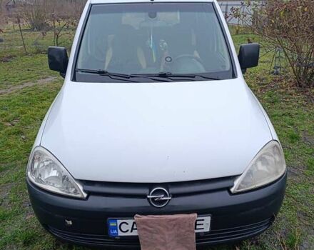 Білий Опель Комбо вант.-пас., об'ємом двигуна 1.25 л та пробігом 200 тис. км за 3300 $, фото 10 на Automoto.ua