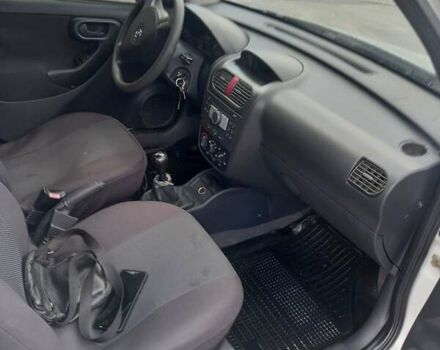 Белый Опель Комбо груз.-пасс., объемом двигателя 1.25 л и пробегом 220 тыс. км за 4999 $, фото 3 на Automoto.ua