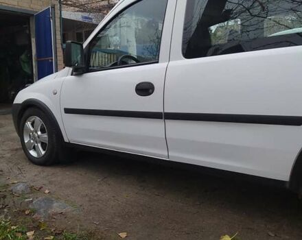 Белый Опель Комбо груз.-пасс., объемом двигателя 1.7 л и пробегом 178 тыс. км за 3900 $, фото 1 на Automoto.ua