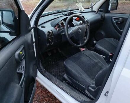 Белый Опель Комбо груз.-пасс., объемом двигателя 1.2 л и пробегом 247 тыс. км за 3300 $, фото 5 на Automoto.ua