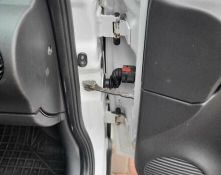 Білий Опель Комбо вант.-пас., об'ємом двигуна 1.3 л та пробігом 323 тис. км за 3750 $, фото 10 на Automoto.ua