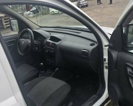 Белый Опель Комбо груз.-пасс., объемом двигателя 1.3 л и пробегом 370 тыс. км за 3650 $, фото 10 на Automoto.ua