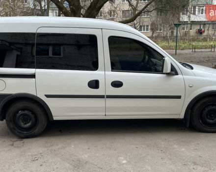 Білий Опель Комбо вант.-пас., об'ємом двигуна 1.25 л та пробігом 365 тис. км за 4000 $, фото 2 на Automoto.ua