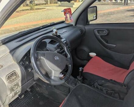 Белый Опель Комбо груз.-пасс., объемом двигателя 1.25 л и пробегом 395 тыс. км за 4000 $, фото 6 на Automoto.ua