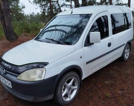 Белый Опель Комбо груз.-пасс., объемом двигателя 1.2 л и пробегом 247 тыс. км за 3300 $, фото 2 на Automoto.ua