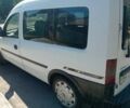 Белый Опель Комбо груз.-пасс., объемом двигателя 1.2 л и пробегом 350 тыс. км за 3800 $, фото 5 на Automoto.ua