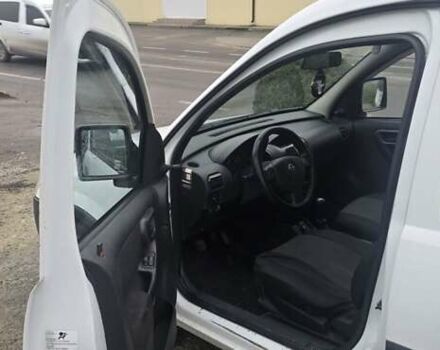 Белый Опель Комбо груз.-пасс., объемом двигателя 1.3 л и пробегом 370 тыс. км за 3650 $, фото 3 на Automoto.ua