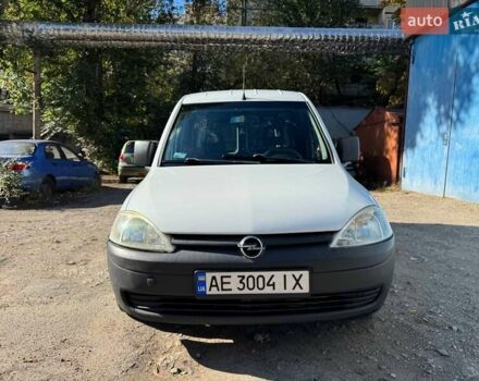 Белый Опель Комбо груз.-пасс., объемом двигателя 1.2 л и пробегом 422 тыс. км за 4200 $, фото 3 на Automoto.ua