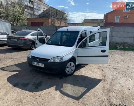 Опель Комбо груз.-пасс. 2007 в Черкассах на Automoto.ua Белый Опель Комбо груз.-пасс., объемом двигателя 1.3 л и пробегом 322 тыс. км за 4300 $, фото 11 на Automoto.ua