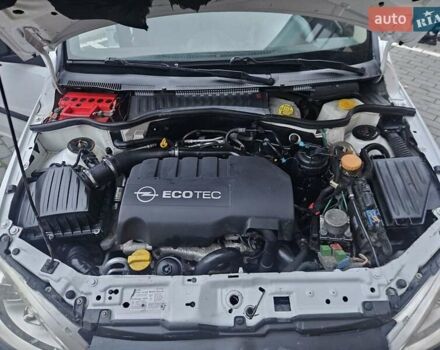 Білий Опель Комбо вант.-пас., об'ємом двигуна 1.25 л та пробігом 373 тис. км за 3600 $, фото 35 на Automoto.ua