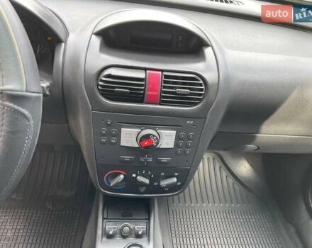 Белый Опель Комбо груз.-пасс., объемом двигателя 1.2 л и пробегом 422 тыс. км за 4200 $, фото 16 на Automoto.ua