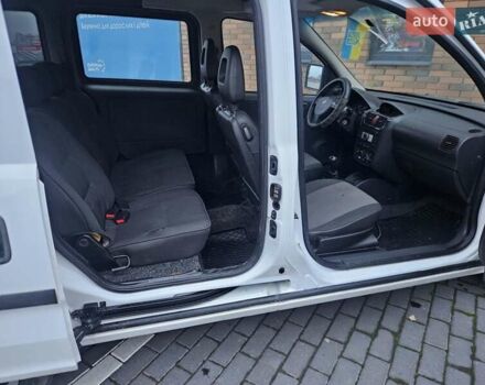 Білий Опель Комбо вант.-пас., об'ємом двигуна 1.25 л та пробігом 373 тис. км за 3600 $, фото 28 на Automoto.ua