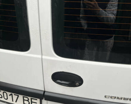 Белый Опель Комбо груз.-пасс., объемом двигателя 1.3 л и пробегом 310 тыс. км за 4100 $, фото 10 на Automoto.ua