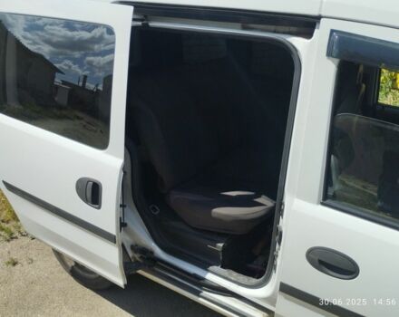 Белый Опель Комбо груз.-пасс., объемом двигателя 0 л и пробегом 273 тыс. км за 4200 $, фото 6 на Automoto.ua