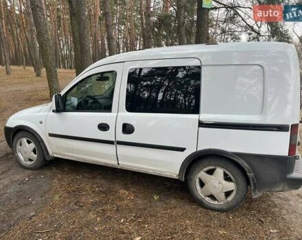 Білий Опель Комбо вант.-пас., об'ємом двигуна 1.3 л та пробігом 300 тис. км за 3000 $, фото 2 на Automoto.ua