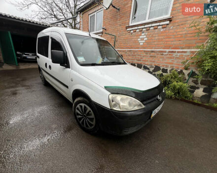 Белый Опель Комбо груз.-пасс., объемом двигателя 1.3 л и пробегом 310 тыс. км за 4100 $, фото 2 на Automoto.ua
