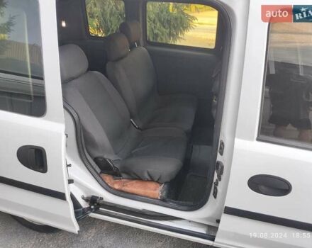 Белый Опель Комбо груз.-пасс., объемом двигателя 1.3 л и пробегом 294 тыс. км за 3500 $, фото 6 на Automoto.ua
