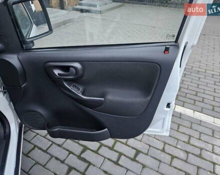 Білий Опель Комбо вант.-пас., об'ємом двигуна 1.25 л та пробігом 373 тис. км за 3600 $, фото 17 на Automoto.ua