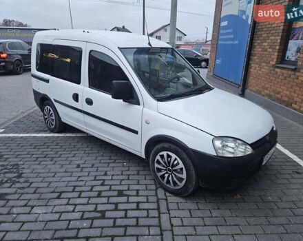 Білий Опель Комбо вант.-пас., об'ємом двигуна 1.25 л та пробігом 373 тис. км за 3600 $, фото 2 на Automoto.ua
