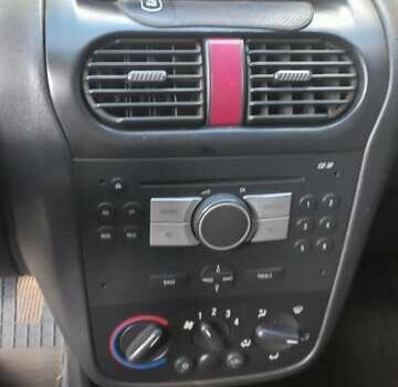 Белый Опель Комбо груз.-пасс., объемом двигателя 1.3 л и пробегом 274 тыс. км за 3700 $, фото 3 на Automoto.ua