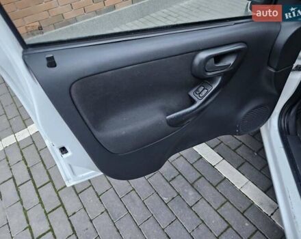 Білий Опель Комбо вант.-пас., об'ємом двигуна 1.25 л та пробігом 373 тис. км за 3600 $, фото 33 на Automoto.ua