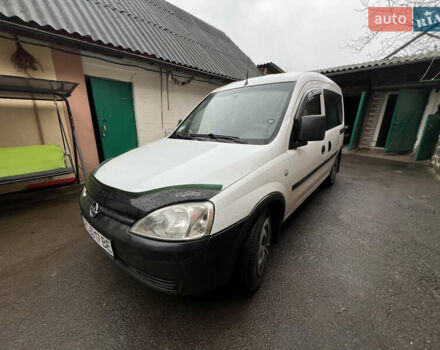 Белый Опель Комбо груз.-пасс., объемом двигателя 1.3 л и пробегом 310 тыс. км за 4100 $, фото 1 на Automoto.ua