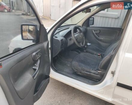 Белый Опель Комбо груз.-пасс., объемом двигателя 1.3 л и пробегом 294 тыс. км за 3500 $, фото 5 на Automoto.ua