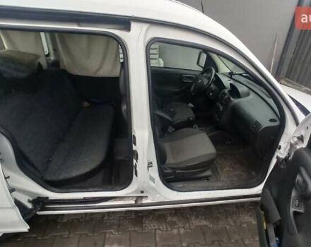 Білий Опель Комбо вант.-пас., об'ємом двигуна 1.7 л та пробігом 385 тис. км за 4700 $, фото 21 на Automoto.ua