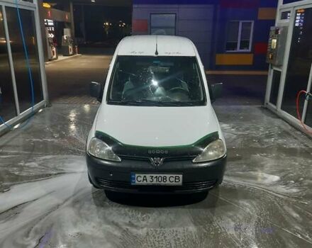 Белый Опель Комбо груз.-пасс., объемом двигателя 1.2 л и пробегом 280 тыс. км за 4700 $, фото 5 на Automoto.ua