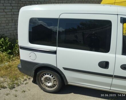 Белый Опель Комбо груз.-пасс., объемом двигателя 0 л и пробегом 273 тыс. км за 4200 $, фото 2 на Automoto.ua