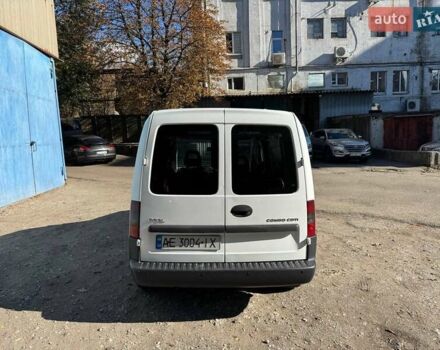 Белый Опель Комбо груз.-пасс., объемом двигателя 1.2 л и пробегом 422 тыс. км за 4200 $, фото 4 на Automoto.ua