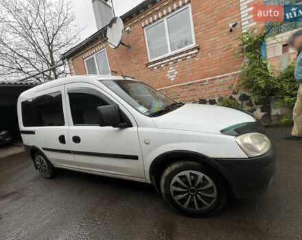 Белый Опель Комбо груз.-пасс., объемом двигателя 1.3 л и пробегом 310 тыс. км за 4100 $, фото 4 на Automoto.ua