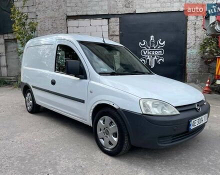 Белый Опель Комбо груз.-пасс., объемом двигателя 1.2 л и пробегом 422 тыс. км за 4200 $, фото 9 на Automoto.ua