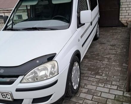 Белый Опель Комбо груз.-пасс., объемом двигателя 1.69 л и пробегом 270 тыс. км за 4000 $, фото 2 на Automoto.ua