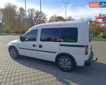 Опель Комбо груз.-пасс. 2008 в Виннице на Automoto.ua Белый Опель Комбо груз.-пасс., объемом двигателя 1.6 л и пробегом 215 тыс. км за 5600 $, фото 5 на Automoto.ua